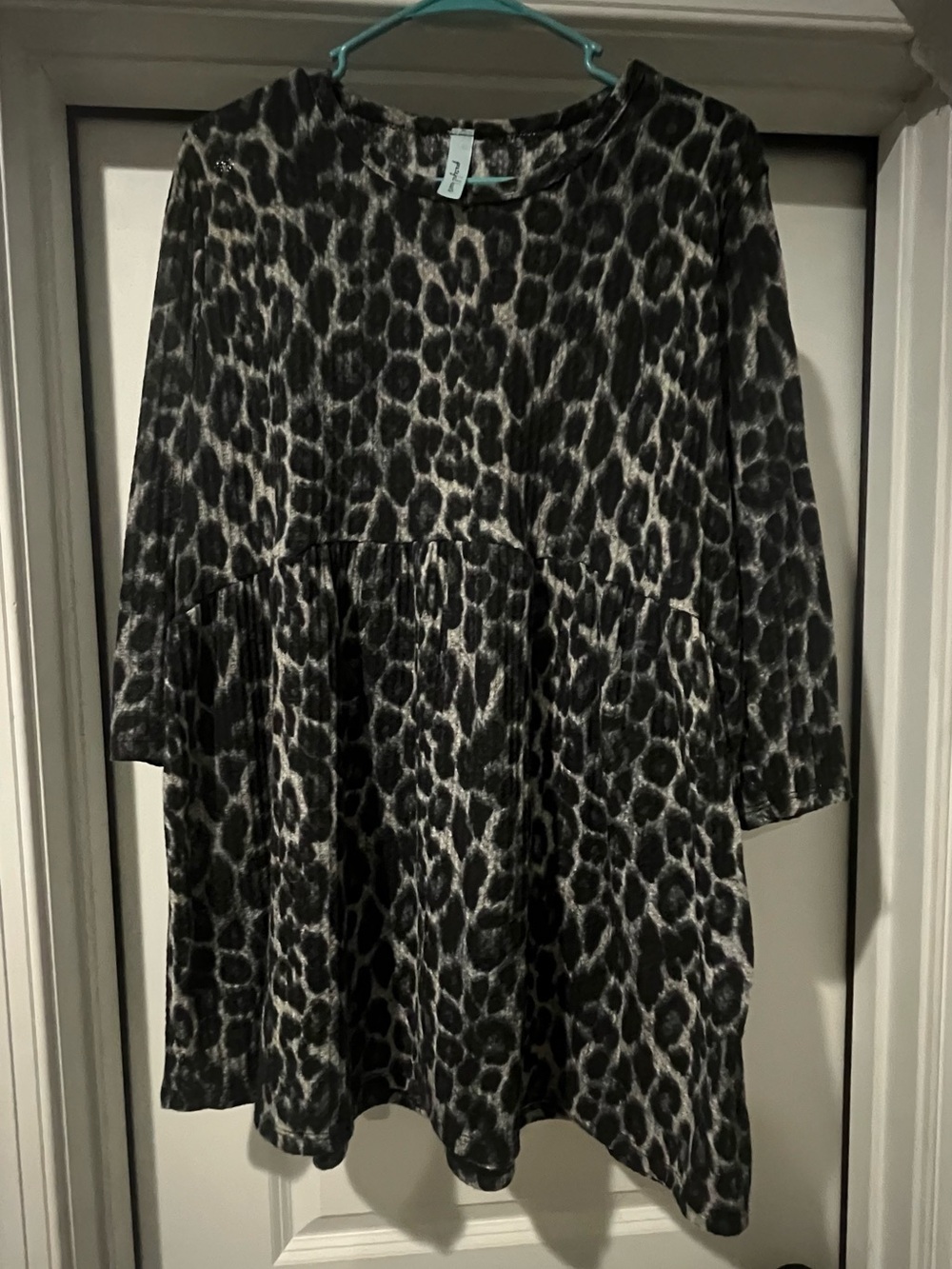 Women's Black & Gray Leopard Print Long Sleeve Casual Top